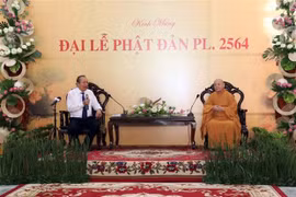 Le vice-PM Truong Hoa Binh adresse ses félicitations aux fidèles bouddhistes