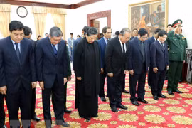 Vietnam-Laos : Des délégations vietnamiennes rendent hommage à Sisavath Keobounphanh 