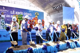 Mise en chantier d'une centrale éolienne à Soc Trang