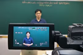 Des cours en ligne et à la télé pour assurer la continuité de l’école