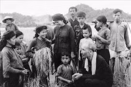 Le symposium souligne l'essence de la pensée, de la moralité et du style du président Ho Chi Minh