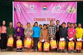 Têt 2021: un supplément de 2.000 cadeaux pour les foyers démunis à Hanoi
