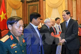 Rencontre du président Tran Dai Quang avec des soldats volontaires vietnamiens au Cambodge 