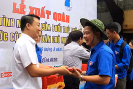 Les jeunes de Hanoi participent aux activités bénévoles au Laos