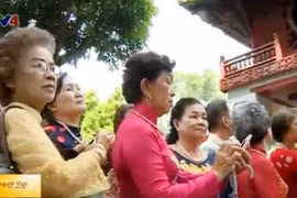 Une délégation de Viet kieu en Thaïlande en visite au Vietnam