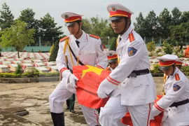 Inhumation des restes de soldats vietnamiens tombés au Cambodge et au Laos