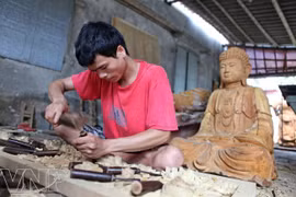 A la découverte du village des sculpteurs sur bois de Bao Hà 