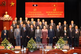 Des dirigeants de 15 provinces laotiennes à l'honneur 
