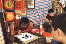 Estampes populaires et calligraphies, chef-d’œuvres de décoration du Têt