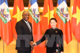 Entretien entre la présidente de l’AN du Vietnam et le président du Sénat de la R. d'Haïti
