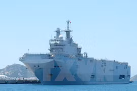 Des navires de la Marine française visitent Hô Chi Minh-Ville