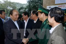 Le PM au port de Da Nang et au Centre de sauvetage de la 2e zone maritime