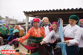 Le tissage du lin chez les H’mông de Dông Van 