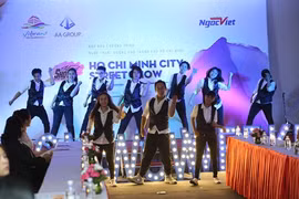 Hô Chi Minh-Ville attire les touristes par les arts de la rue