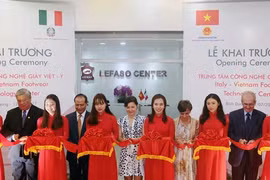 Inauguration d'un centre de technologies des chaussures Vietnam-Italie