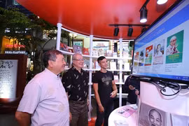 Une bibliothèque de livres électroniques sur l'Oncle Hô à Hô Chi Minh-Ville