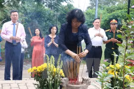 La vice-présidente Dang Thi Ngoc Thinh rend hommage aux morts pour la Patrie à Con Dao