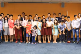 L’association Dong-Hanh à Singapour octroie 36 bourses d’étude à des étudiants vietnamiens