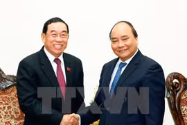 Le PM Nguyên Xuân Phuc appuie le Laos dans le développement des transports