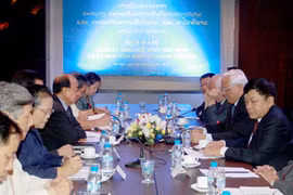 Renforcement de la coopération entre les deux comités de paix Vietnam-Laos