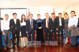 La présidente de l’AN rencontre des Vietnamiens en Australie
