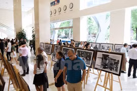 Expo photo sur le dirigeant de la révolution cubaine Che Guevarra à Hanoï