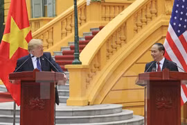 Le président américain Donald Trump termine sa visite d'Etat au Vietnam 