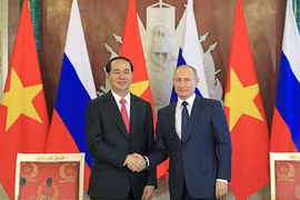 Le président Tran Dai Quang (gauche) et son homologue russe Vladimir Poutine. Photo : Nhan Sang/VNA