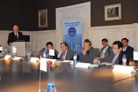 Le vice-PM Vuong Dinh Hue salue les projets énergétiques de Rent-A-Port au Vietnam