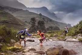 2.200 coureurs au marathon des montagnes au Vietnam