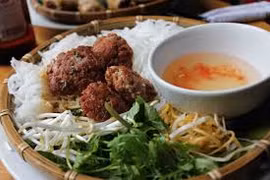 Le ''bun cha''; le premier choix pour le déjeuner.