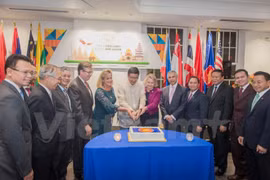 Célébration des 50 ans de la fondation de l’ASEAN aux Etats-Unis et en Espagne