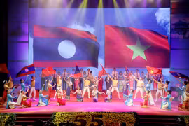 Célébration des anniversaires des relations Vietnam-Laos à Hanoï