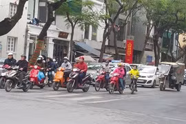 La plupart des Vietnamiens respectent le port du casque de moto