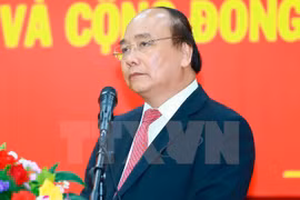 Le PM Nguyên Xuân Phuc part pour le 30ème Sommet de l'ASEAN à Manille