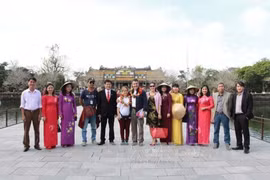 Thua Thien-Hue et Lam Dong attirent des centaines de milliers touristes pendant le Têt traditionnel 
