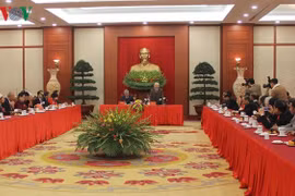 Le secrétaire général Nguyen Phu Trong rencontre des figures illustres des minorités ethniques