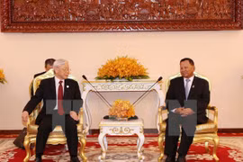 Le secrétaire général du PCV rencontre le président du Sénat cambodgien