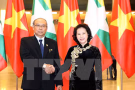 Le président du Parlement et de la Chambre haute du Myanmar achève sa visite au Vietnam