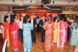 Rencontre printanière des compatriotes vietnamiens au Laos
