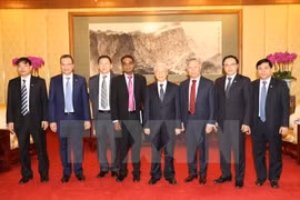 Nguyen Phu Trong reçoit des dirigeants de plusieurs entreprises chinoises