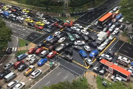 Singapour met en place des mesures strictes pour réduire le nombre de voitures