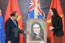 APEC 2017: le PM Nguyen Xuan Phuc rencontre son homologue néo-zélandaise