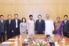 Promotion de la coopération entre les partis communistes vietnamien et bangladais
