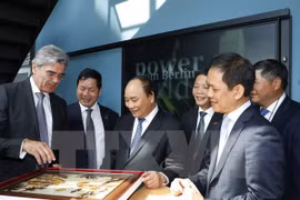 Le PM Nguyen Xuan Phuc rencontre le maire de Berlin