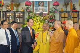Le président Trân Dai Quang formule ses vœux du Vesak 2017 au Vénérable Thich Phô Tuê