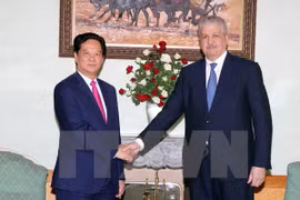Le Premier ministre vietnamien Nguyen Tan Dung et son homologue algérien Abdelmalek Sellal. (Source: VNA)