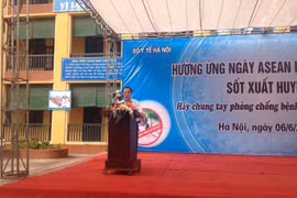 Le chef du Département de médecine préventive, Tran Dac Phu, lors du meeting en réponse à la Journée de l'ASEAN contre la dengue. Photo: internet