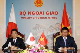 Le vice-PM Pham Binh Minh et ministre japonais des Affaires étrangères Fumio Kishid. Source: VNA