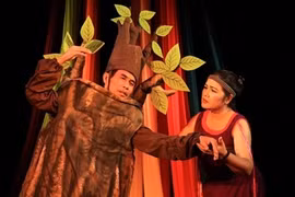 Une scène de la pièce "L’aventure d’un grillon". Photo : Thê Toàn/VNA/CVN